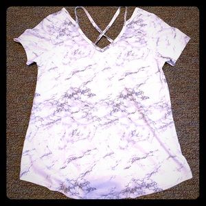 Short sleeve, marbled top with cross cross accent